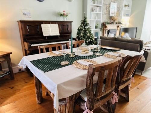 Spacious, Seaside, Victorian Home 'Bay View Terrace', Penzance - ペンザンス
