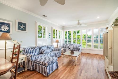 Beautiful 2BR 2BA Lakeside Villa with Lake Views, Pawleys Island