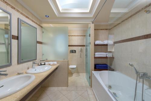 2 twin beds
