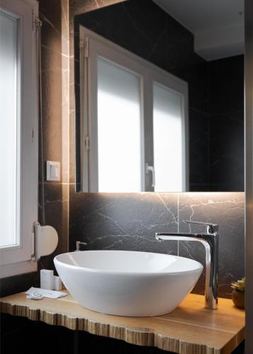 Acropolis Unique Residence - image 5