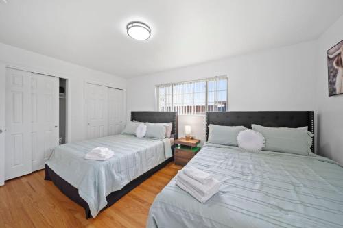 DT Green Haven 4-Bed Sanctuary in Vibrant Loco in Birmingham, USA