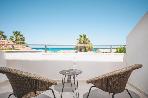 Palm Tree Beach Suites, by ZanteWize 5