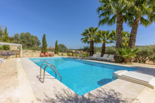 The Olive Grove Cottage with private swimming pool