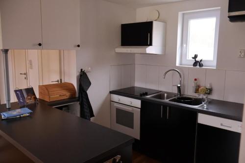 Stuga Fyra Sasonger - Fishing - Skiing - Hottub in Storebro