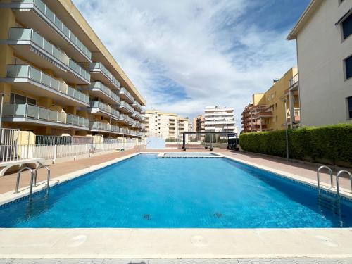 Global Vacacional, Piso práctico, con terraza y piscina en la playa de Canet, Canet de Berenguer