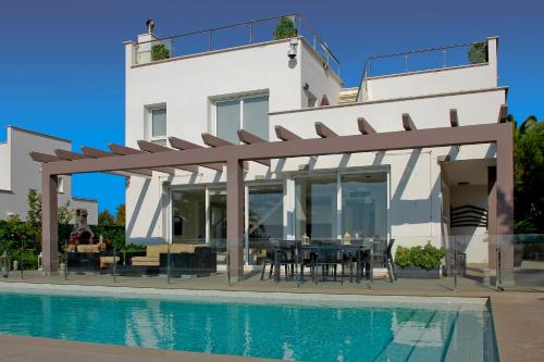 V196 Villa Brisa by Menorcarentals Villas