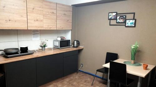 keuken, GO Hostel Rewolucji in Lodz