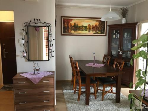 Rózsadomb apartman (Rozsadomb apartman) in เคอร์ตวารอส