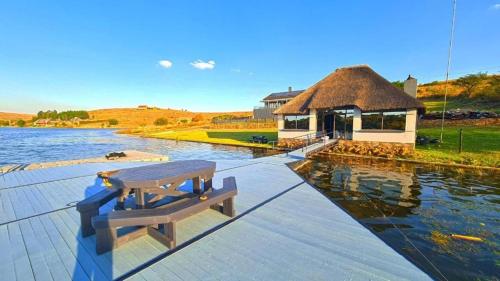 . LAKE-HOUSE CABIN
