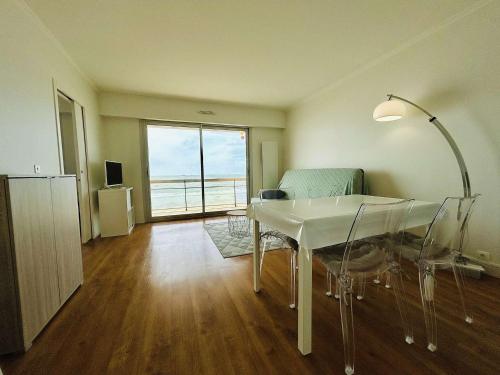 . Appartement rénové face mer avec terrasse, box privatif, 2 pièces, 4 couchages - Pornichet - FR-1-245-132