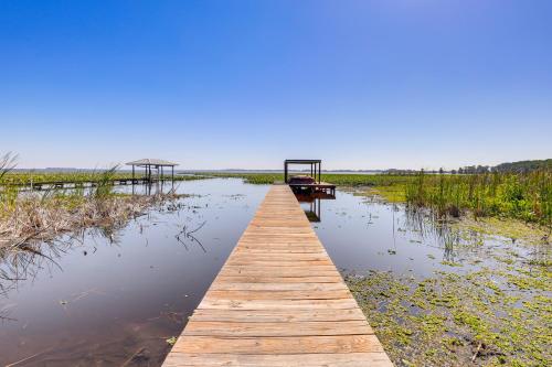 Dreamy Home on Lake Istokpoga with Dock and Views! in Lake Placid, USA