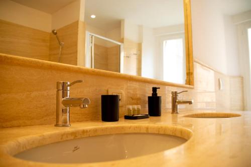 Velabro Luxury Loft - image 7