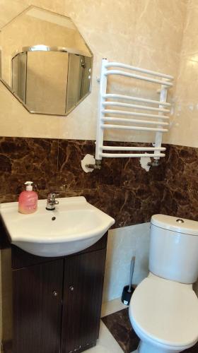 Henrix Room Type - Standard Twin Room