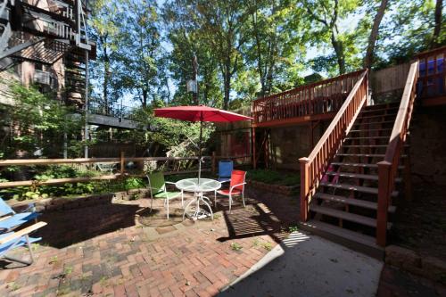 Large Private Room with Shared Bathroom Close to Fenway Boston College/University - image 6