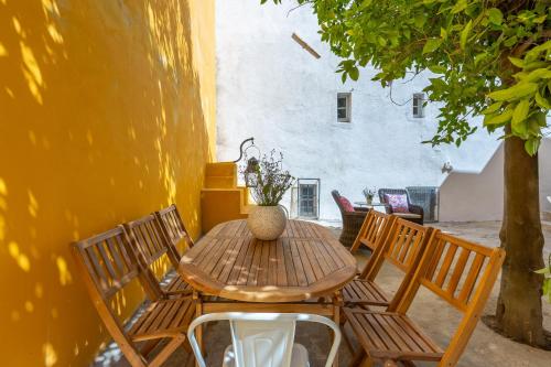 Alfama Central Apt With Open Air - Up to 30 guests