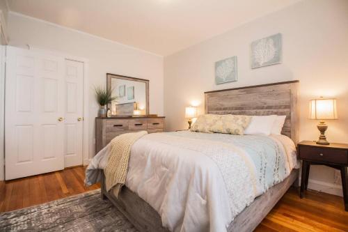 Renovated 2bed, 05 Mile To Longwood Med Hospital in Brookline, USA