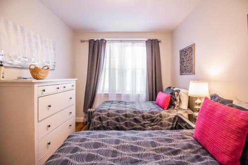 Newly Renovated 2Bed Steps to Longwood Med Center - image 12