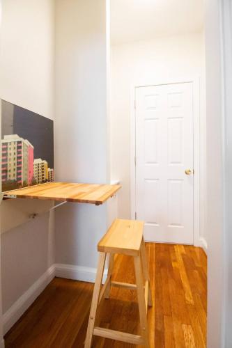 Newly Renovated 2Bed Steps to Longwood Med Center - image 7