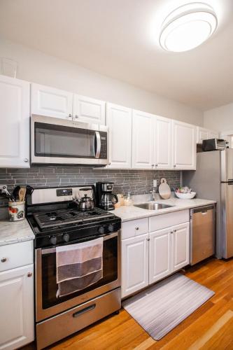 Renovated 2bed, 05 Mile To Longwood Med Hospital in Brookline, USA