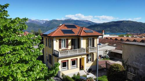 LA CASA GIALLA - Apartment - Baveno