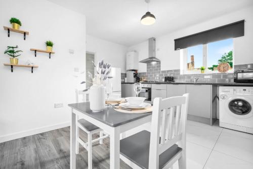 Stylish Apartment - Cradley Heath - Pet Friendly - Parking - Netflix 2MH, Birmingham (foto 3)