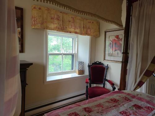 Iconic Luxurious Downtown Building History Galore