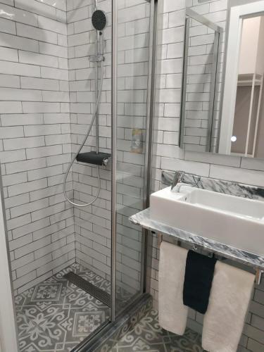 Double Room with Private Bathroom image 10