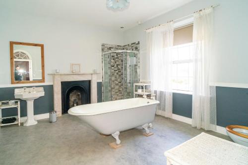 Willsgrove House in آثي