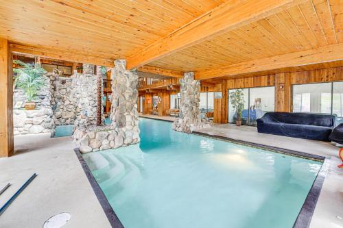 Bloomfield Retreat with Pool 6 Mi to Riverside Park in บลูมฟิลด์ฮิลล์