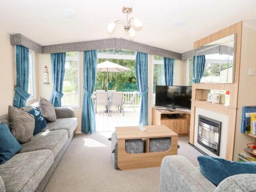 5 Berth 3 Bedroom Caravan Holiday Home In Fritton