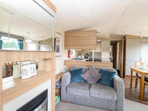 5 Berth 3 Bedroom Caravan Holiday Home In Fritton