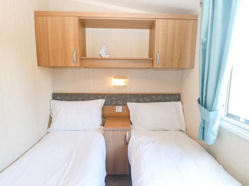 5 Berth 3 Bedroom Caravan Holiday Home In Fritton