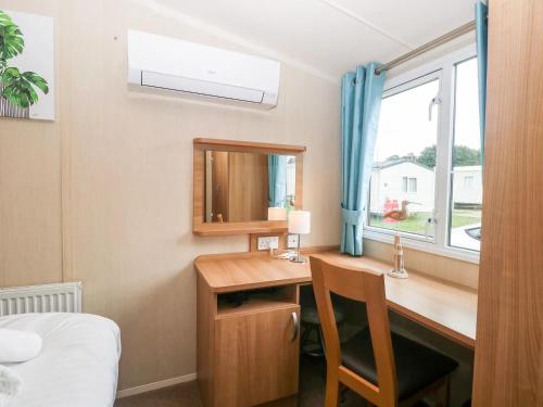 5 Berth 3 Bedroom Caravan Holiday Home In Fritton