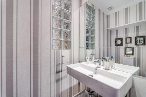Two-Bedroom Apartment image 3