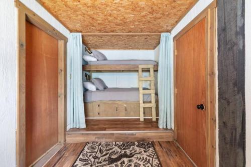 Blue Bear Cabin in Luray, USA
