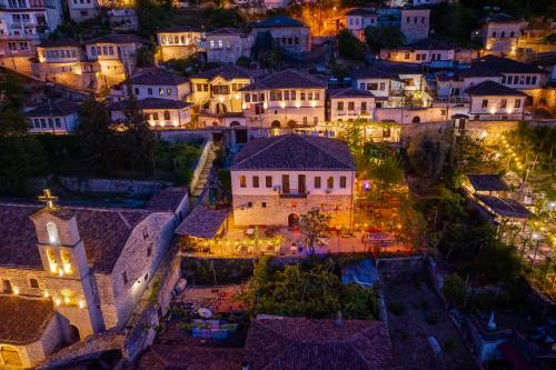 Фасада на хотела, Berat Backpackers Hostel in Берат