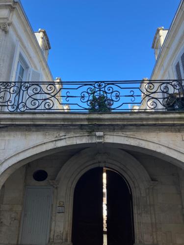 Chambre dans Hôtel Particulier 18e siècle Hyper Centre La Rochelle 3