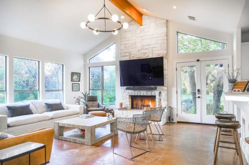 Shaded Getaway with BBQ and Fire Pit in Austin! in Austin, USA