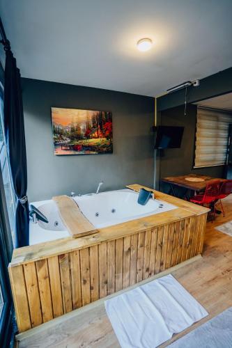 Montana Suite Bungalows