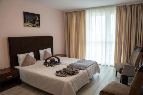2 bedrooms, 3 beds