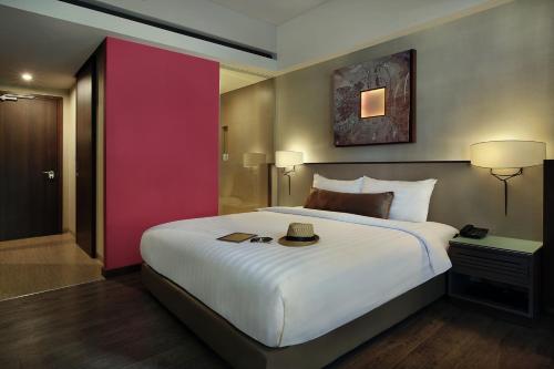 Superior King Room image 5
