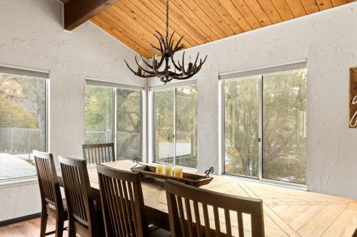 Alpine Bliss Chalet in Big Bear Lake, USA