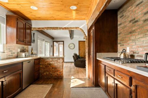 Alpine Bliss Chalet in Big Bear Lake, USA