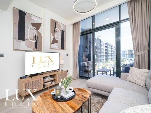 Chic 1 Bed Meydan Escape with a Pool View, Dubai