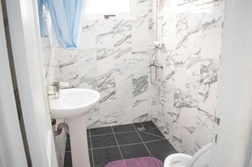 Dusche, Studio moderne avec Balcon in Pointe-Noire