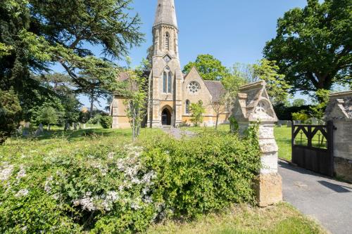 Stunning 3 Bed 2 Bath Detached Village Home