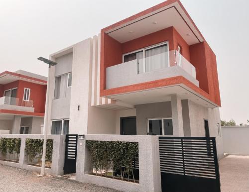 3BR house in Tema 25