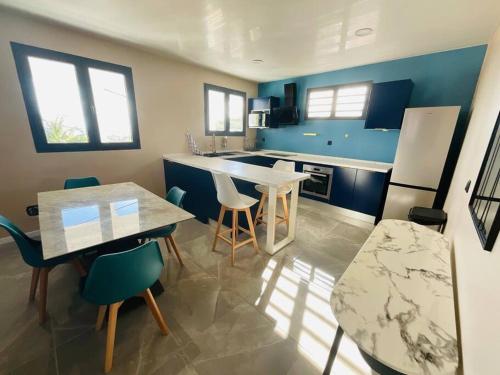 Residence Peace & Joy - Piscine privée - Netflix 5
