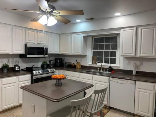 บริการและสิ่งอำนวยความสะดวก, 5BR Retreat Nature and Access Laurel MD in ลอเรล (MD)