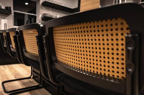 The Luxx - ALL NEW / 4 BD / Poolside / Hot Tub / Lake View